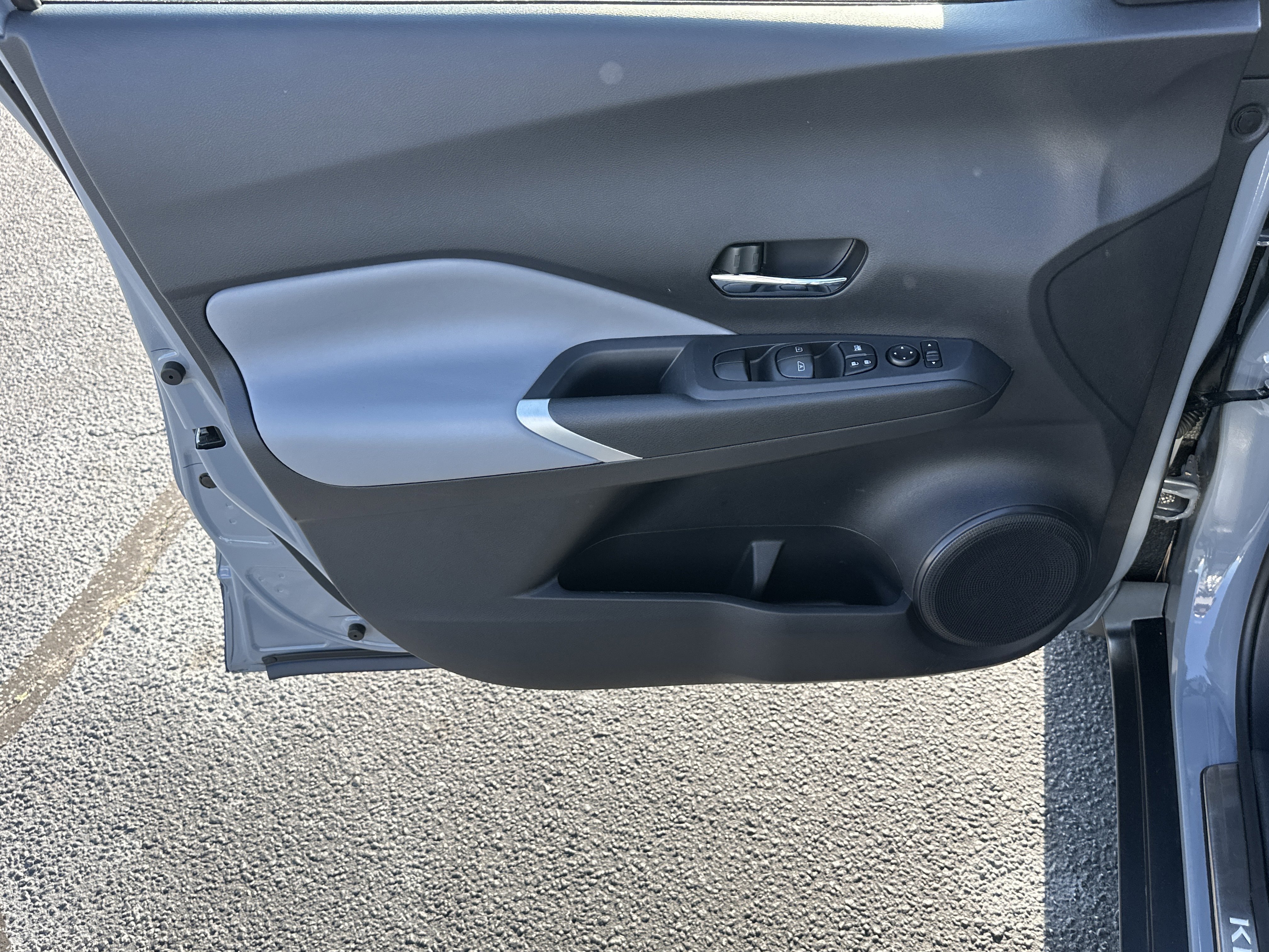 Used 2023 Gray/Super Black Nissan SR image 11