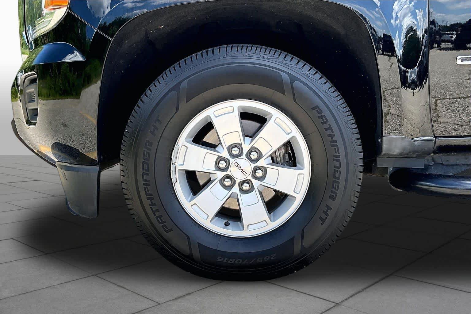 Used 2017 Onyx Black GMC 2WD SL image 11