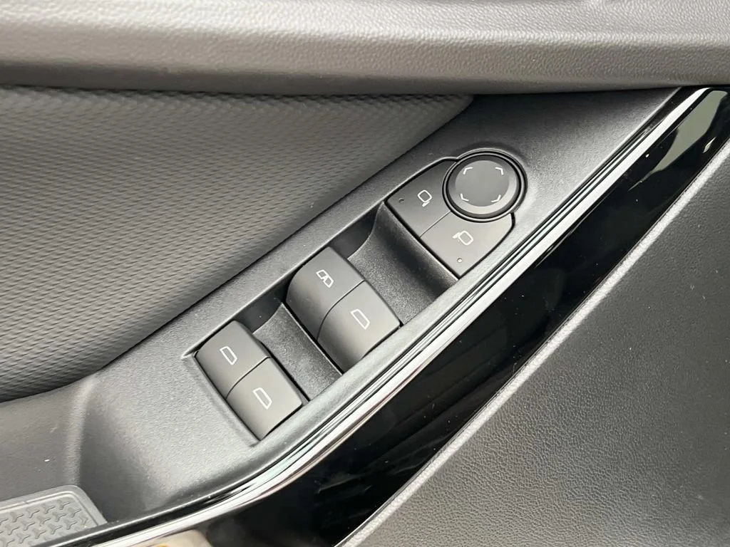 New 2027 Summit White Chevrolet LT image 11