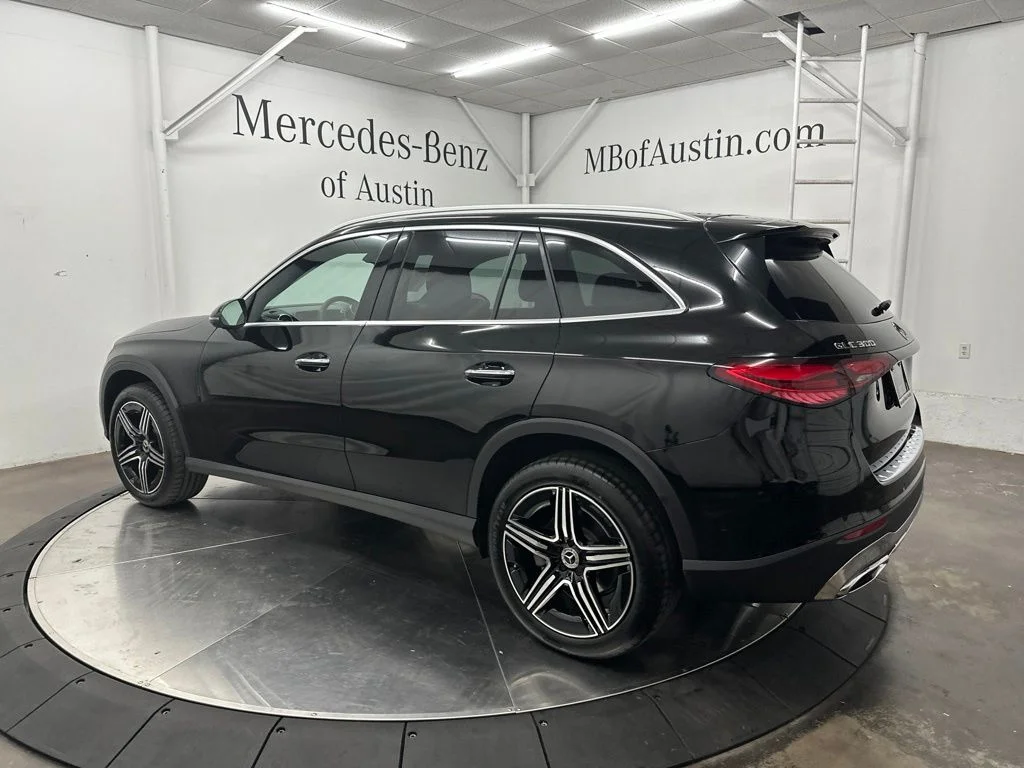 New 2027 Black Mercedes-Benz GLC 300 image 5