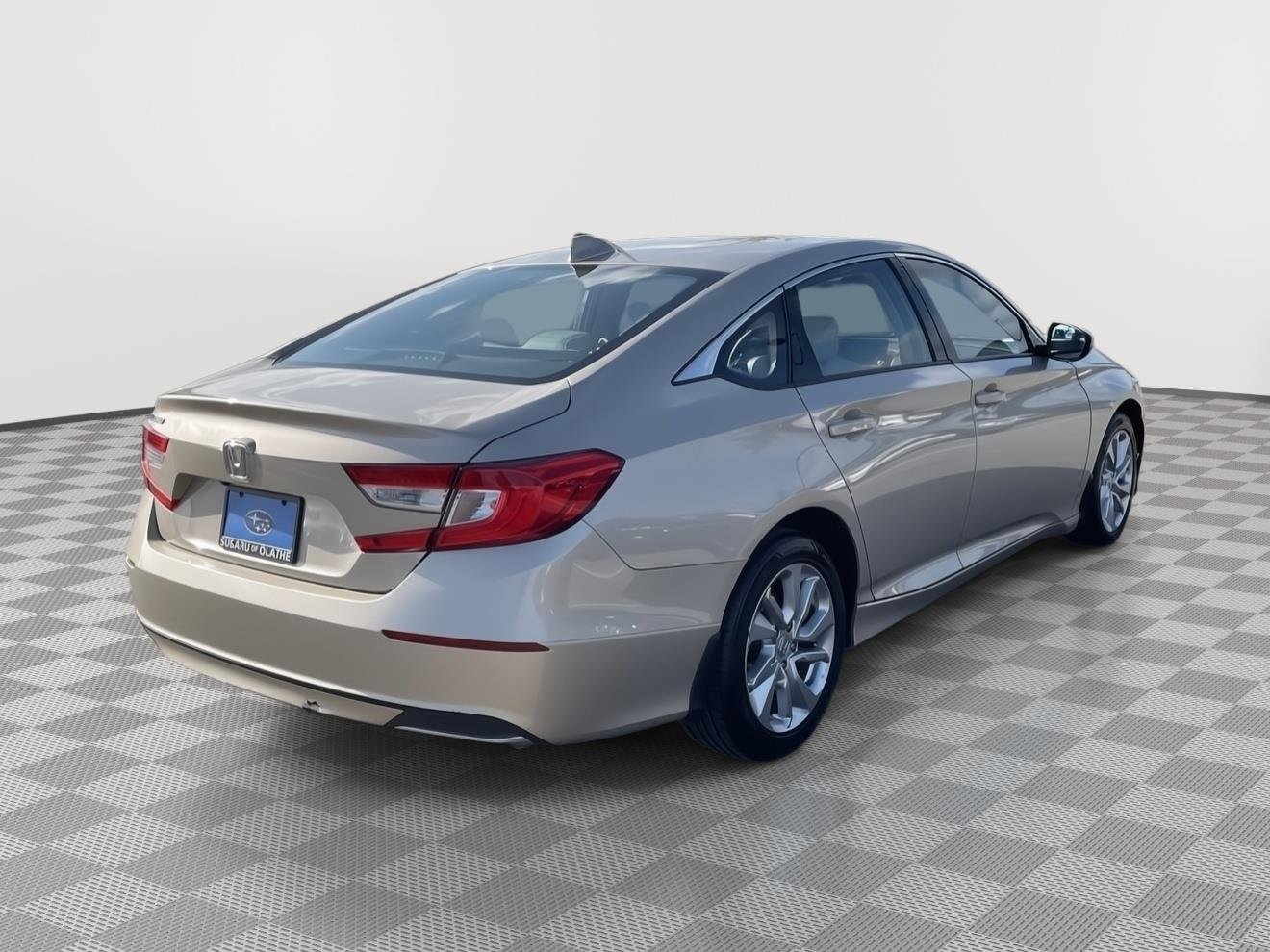 Used 2019 Champagne Frost Pearl Honda LX 1.5T image 8