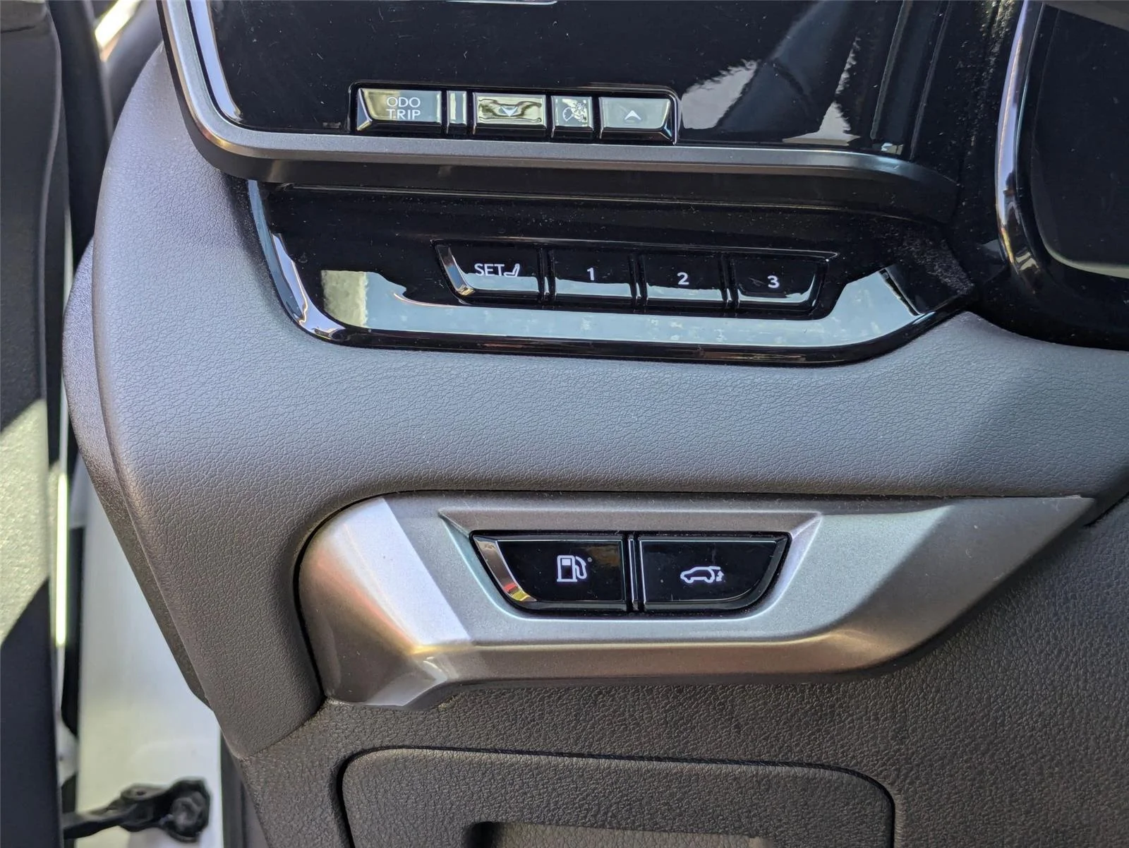 Used 2023 Ultra White Lexus RX 500h F SPORT Performance image 16