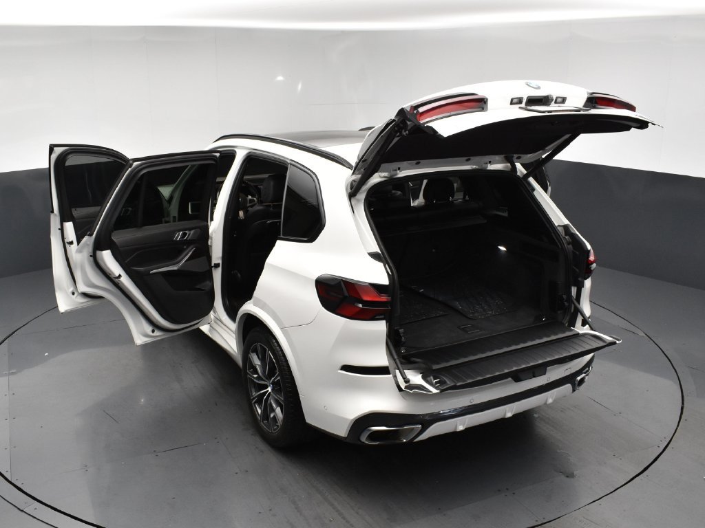 Used 2024 White BMW xDrive40i image 24