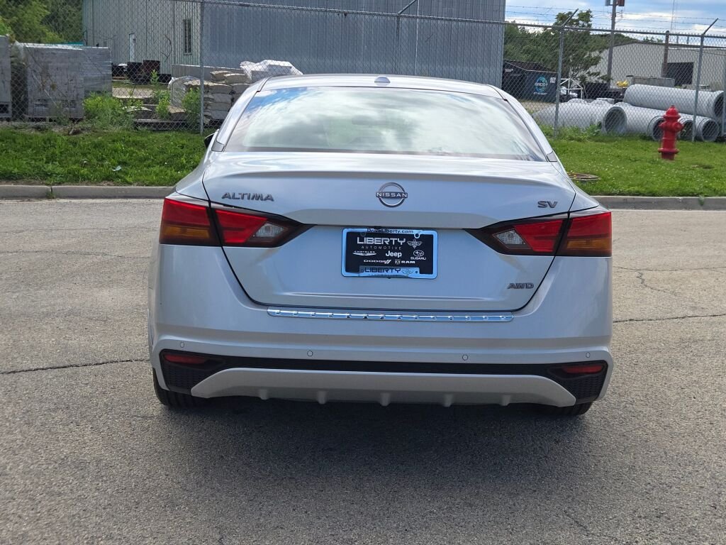 Used 2023 Silver Nissan 2.5 SV image 10