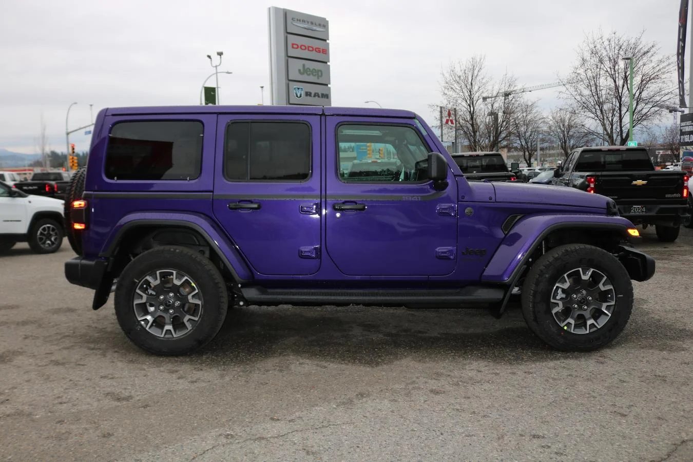 New 2026 reign Jeep Sahara image 4