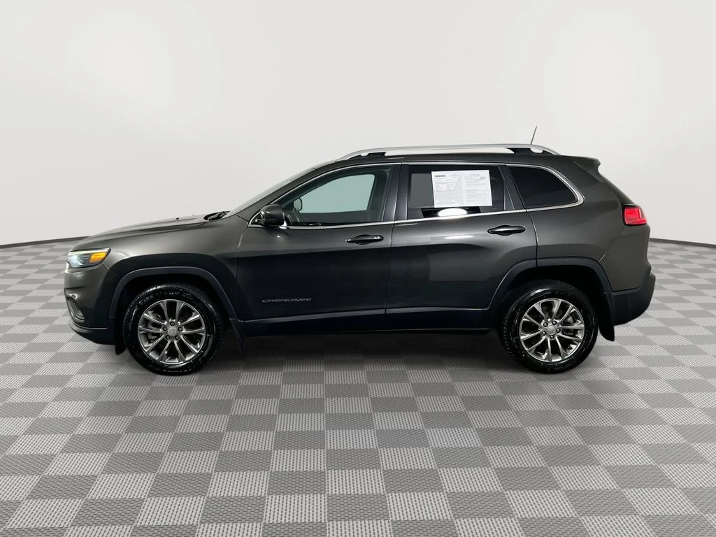 Used 2021 Gray Jeep Latitude Lux image 5