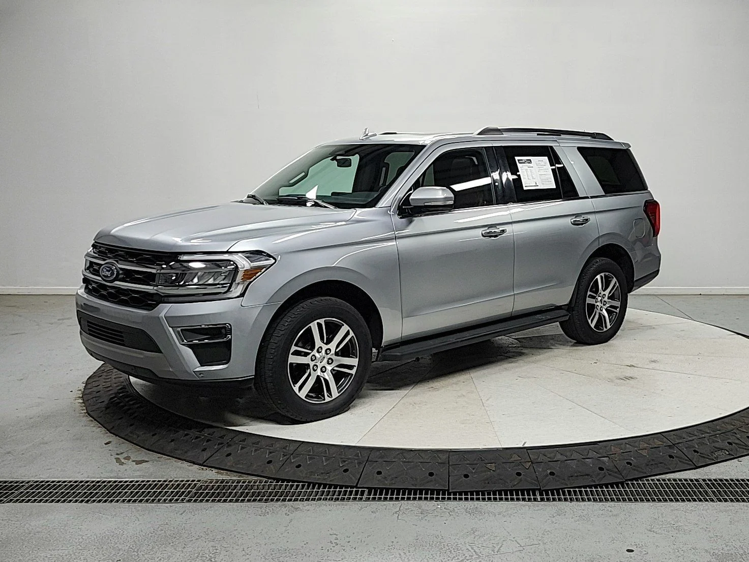 Used 2024 Silver Ford Limited image 4