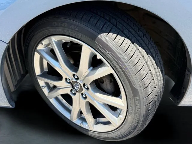 Used 2018 Blue Subaru 2.0i Limited image 10