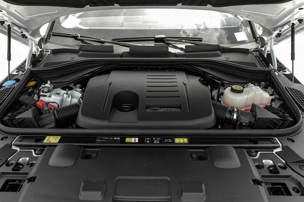 New 2026 Fuji White Land Rover Dynamic SE image 37