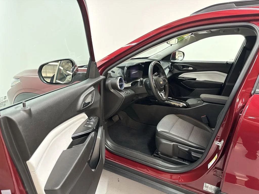 Used 2025 Crimson Chevrolet LT image 13