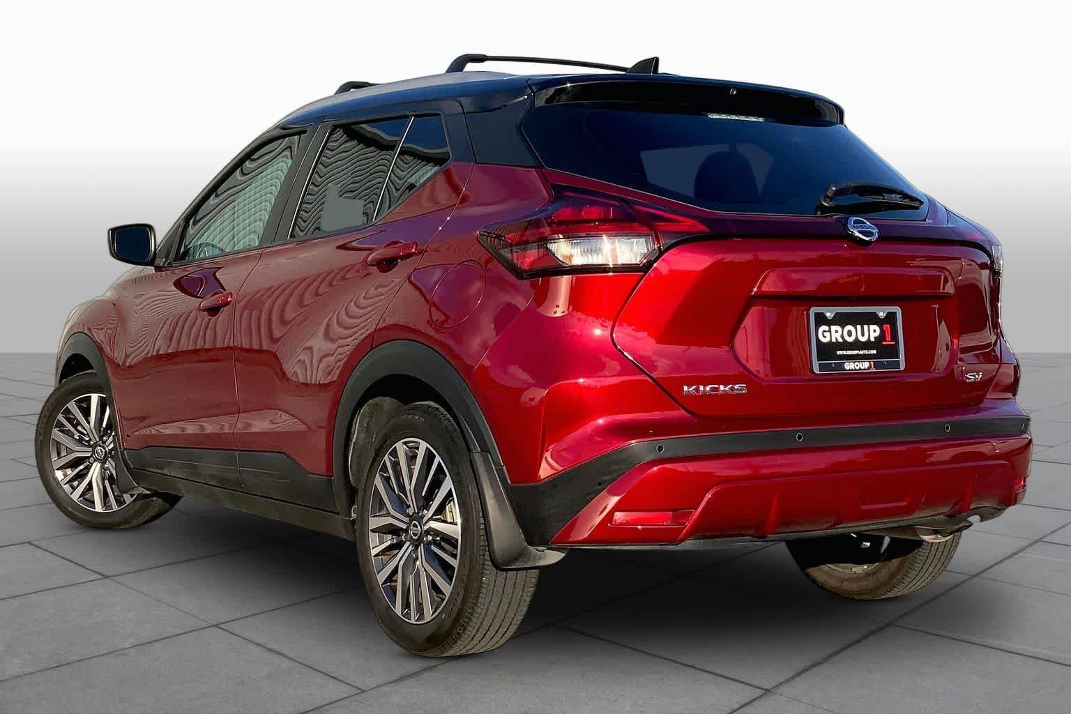 Used 2021 Scarlet Ember Tintcoat/Super Black Nissan SV image 12