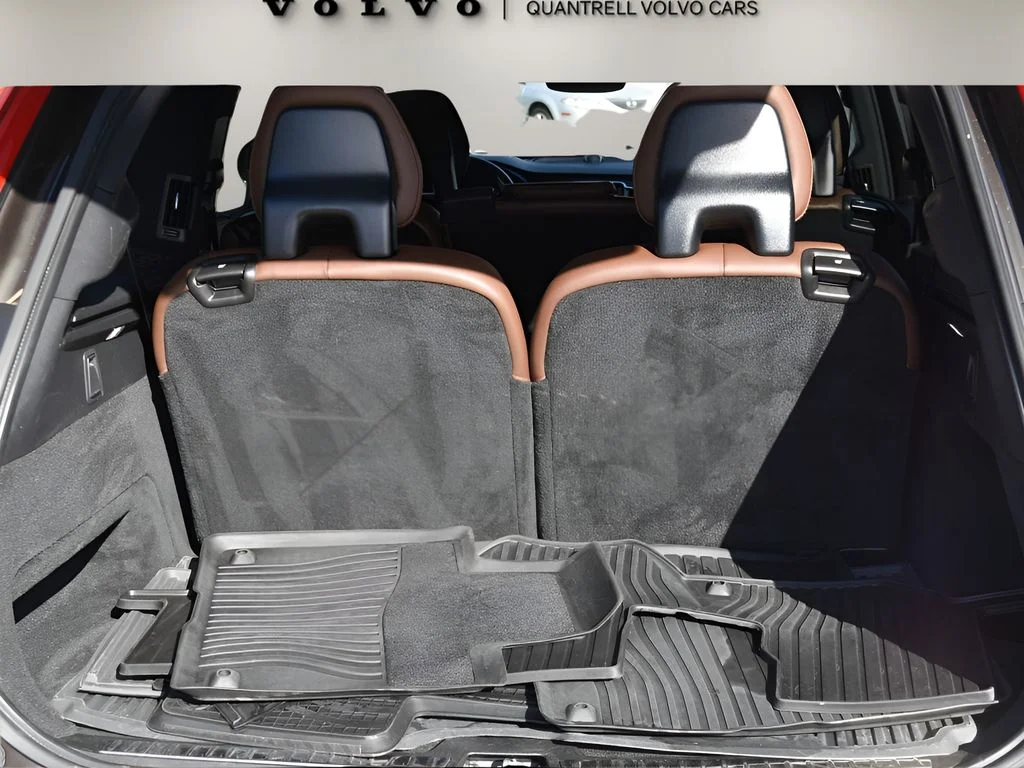 Used 2022 Pine Grey Metallic Volvo Inscription image 25