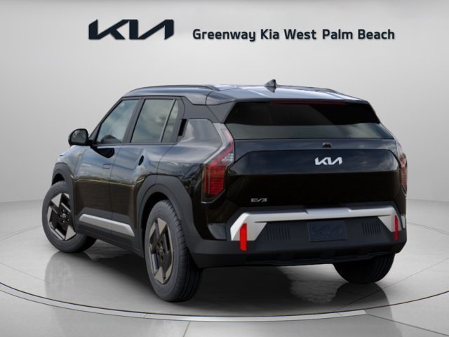 New 2027 Black Kia  image 5