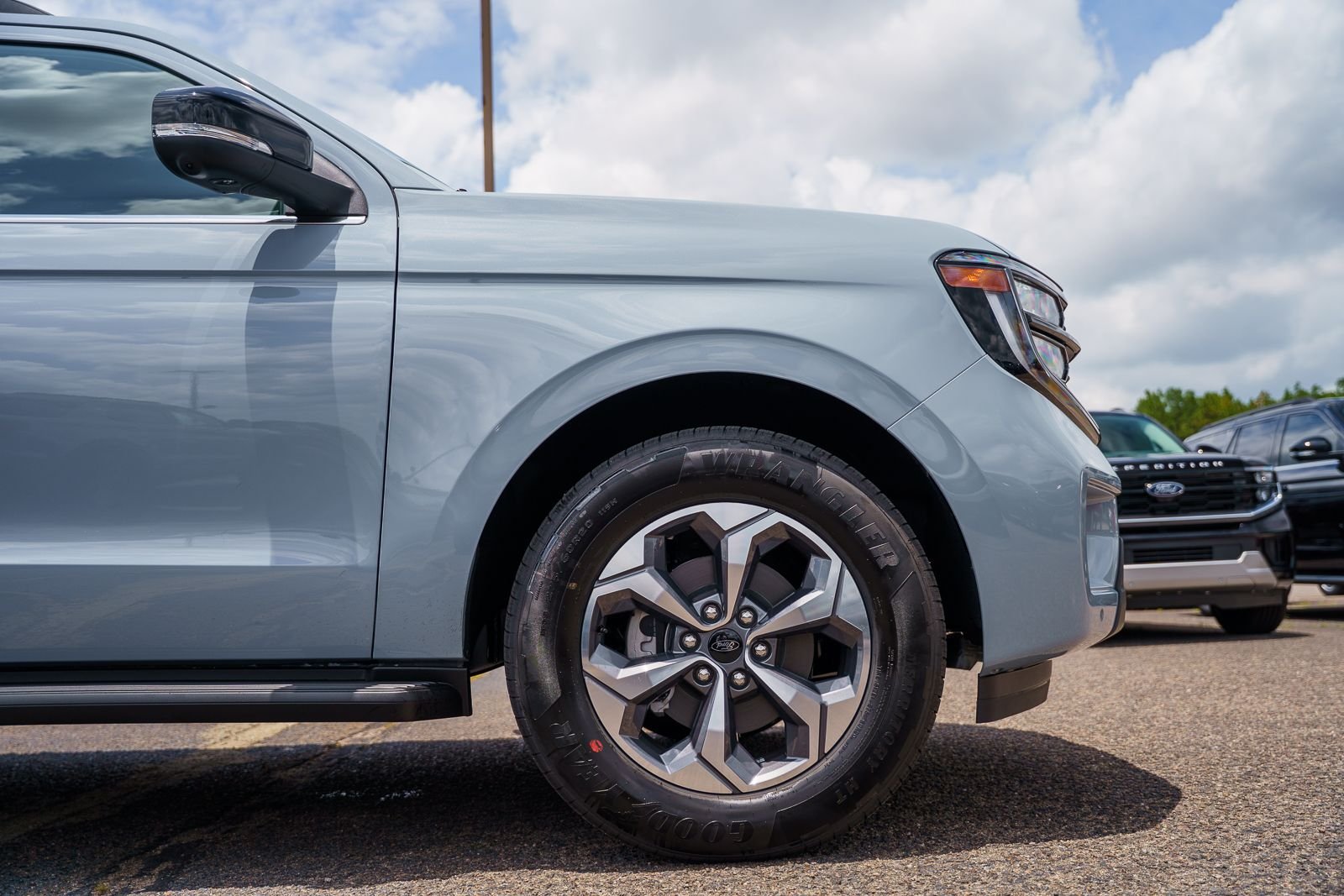 New 2027 Glacier Gray Metallic Tri-Coat Ford Active image 7
