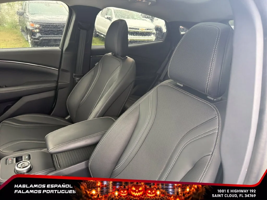 Used 2022  Ford Premium image 15
