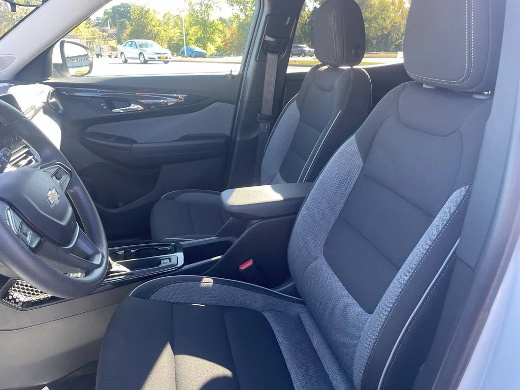Used 2025 Summit White Chevrolet LT image 14