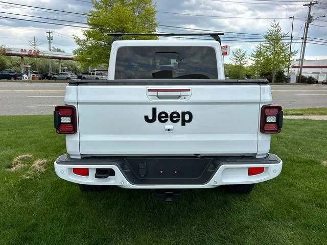 Used 2022 White Jeep Overland image 3