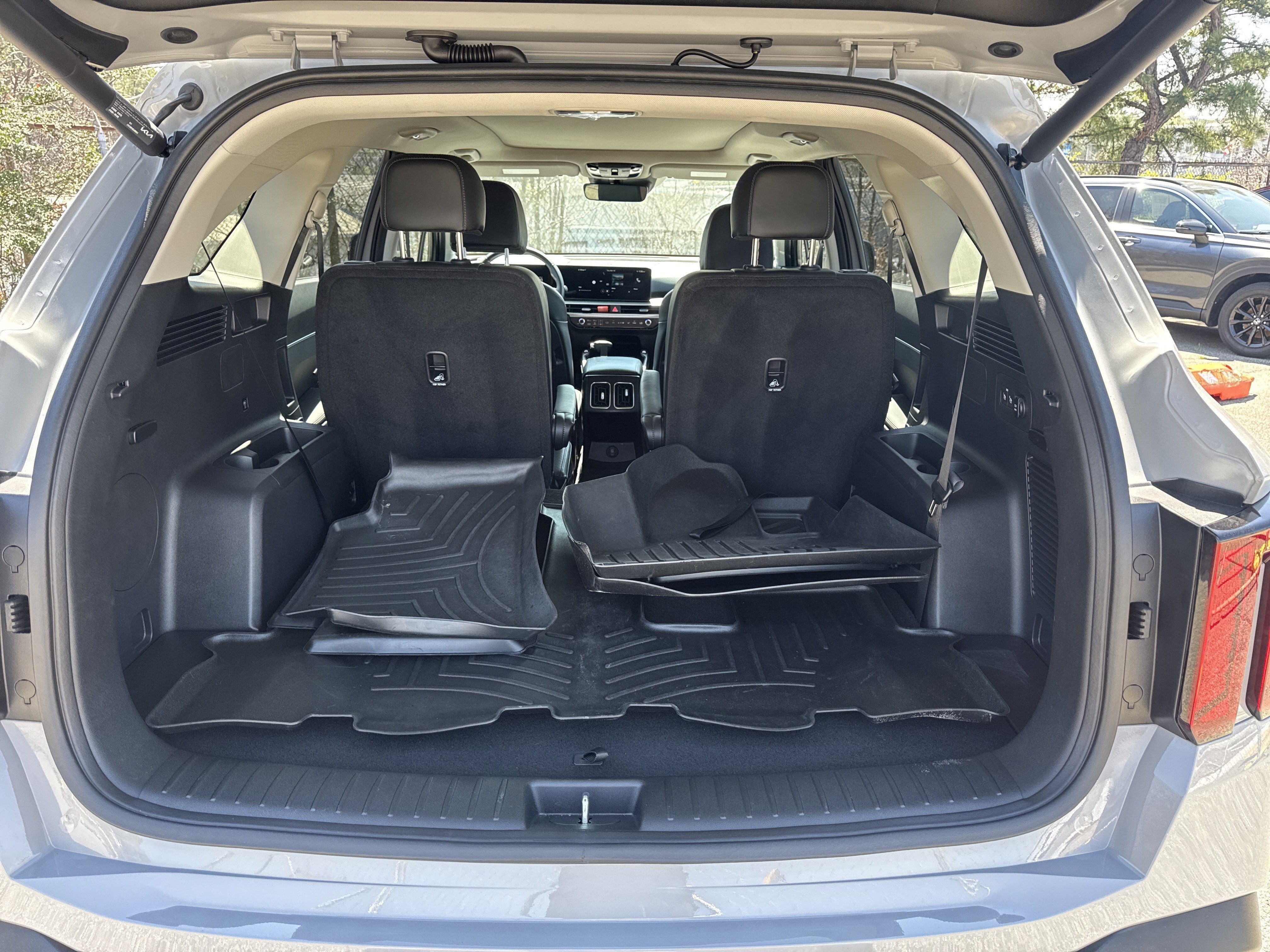 Certified Used 2025 Wolf Gray Kia EX image 18
