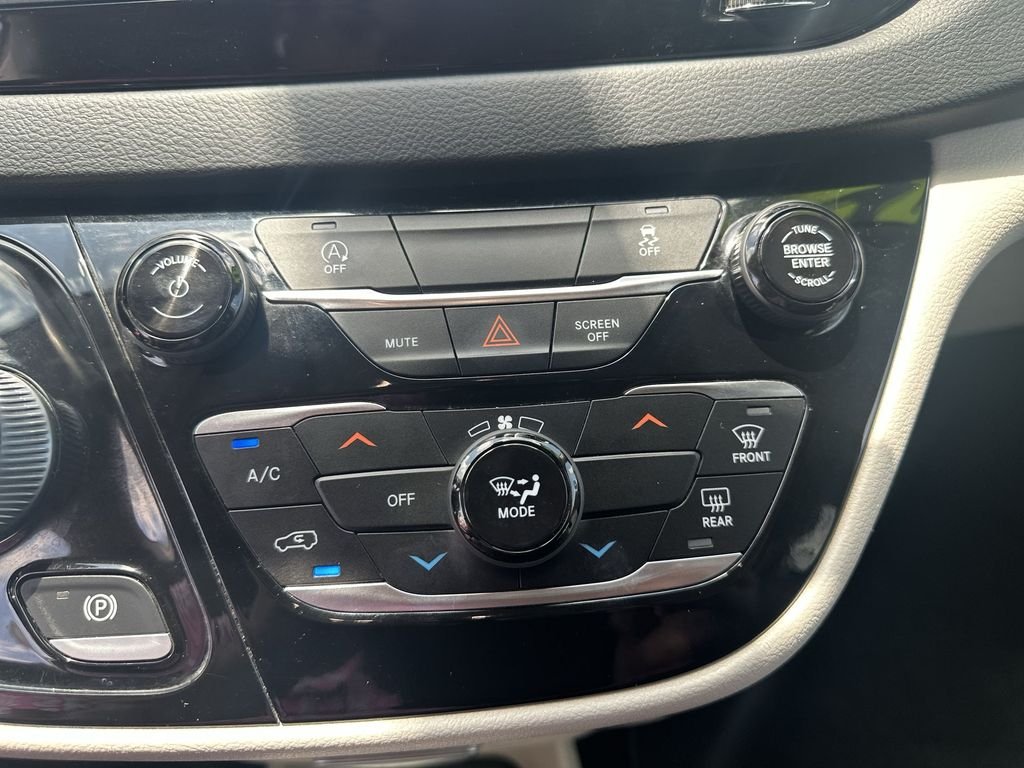 Used 2022 Black Chrysler LX image 28