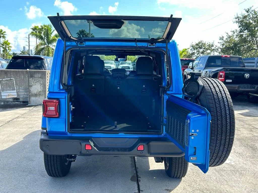 Used 2024 Blue Jeep Sahara image 33