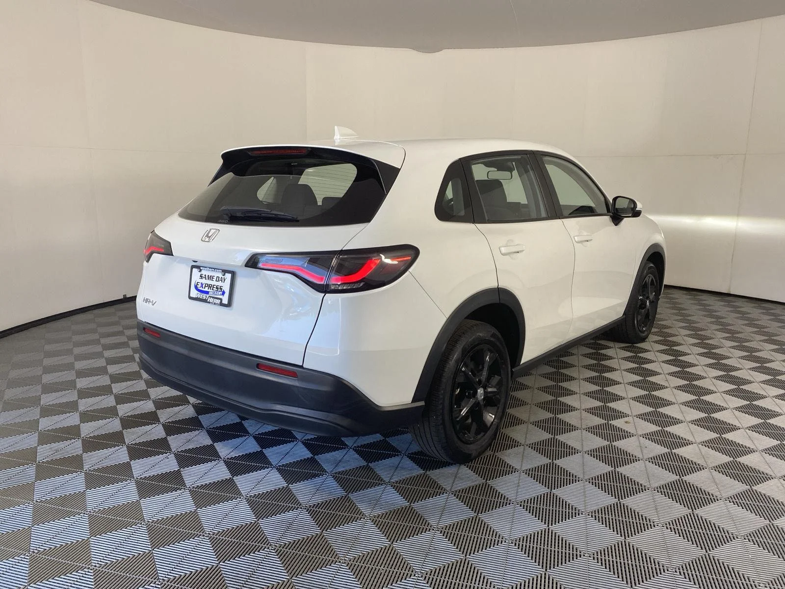 Used 2024 Platinum White Pearl Honda LX image 8