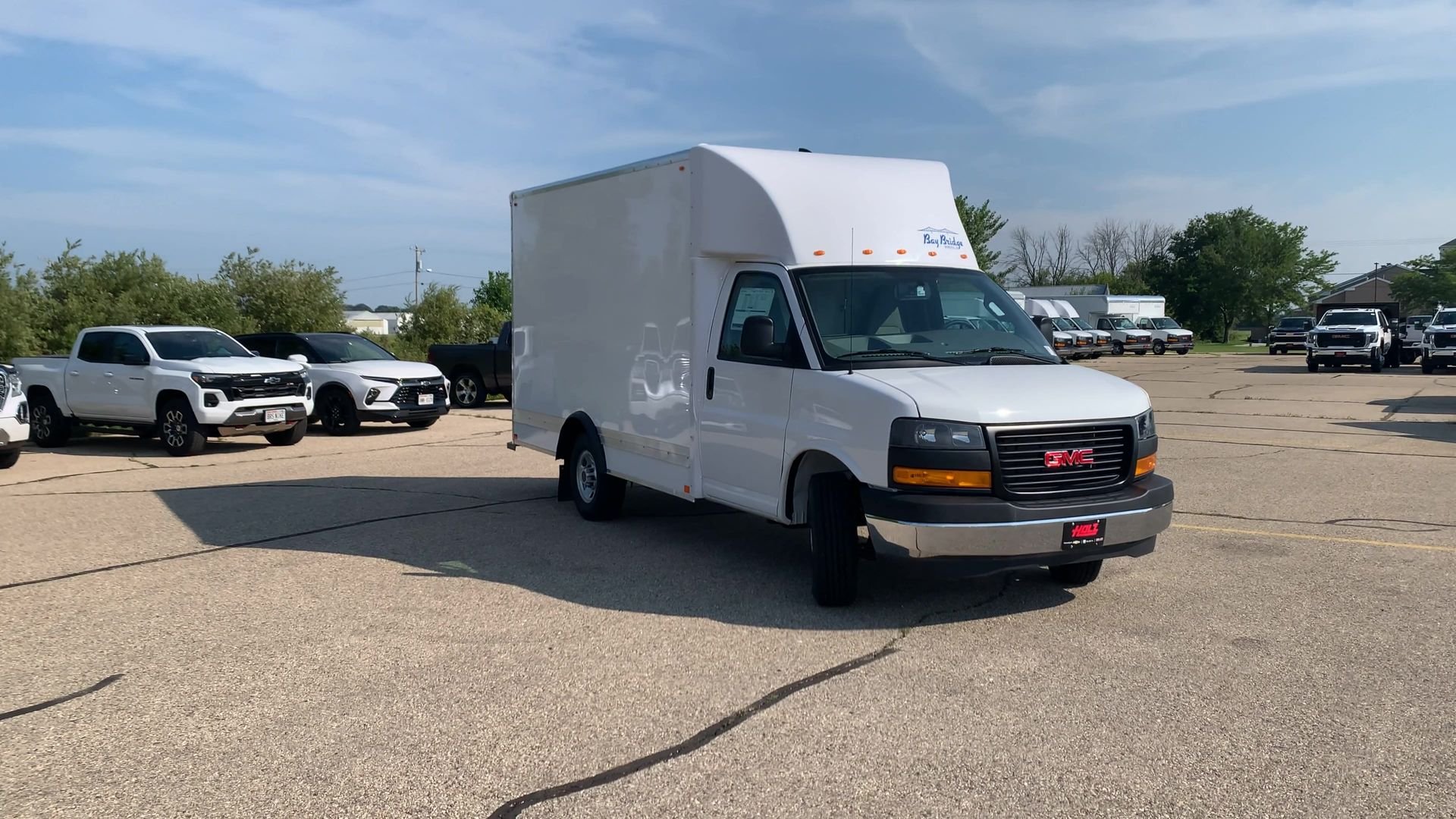 New 2025 Summit White GMC 1WT image 26
