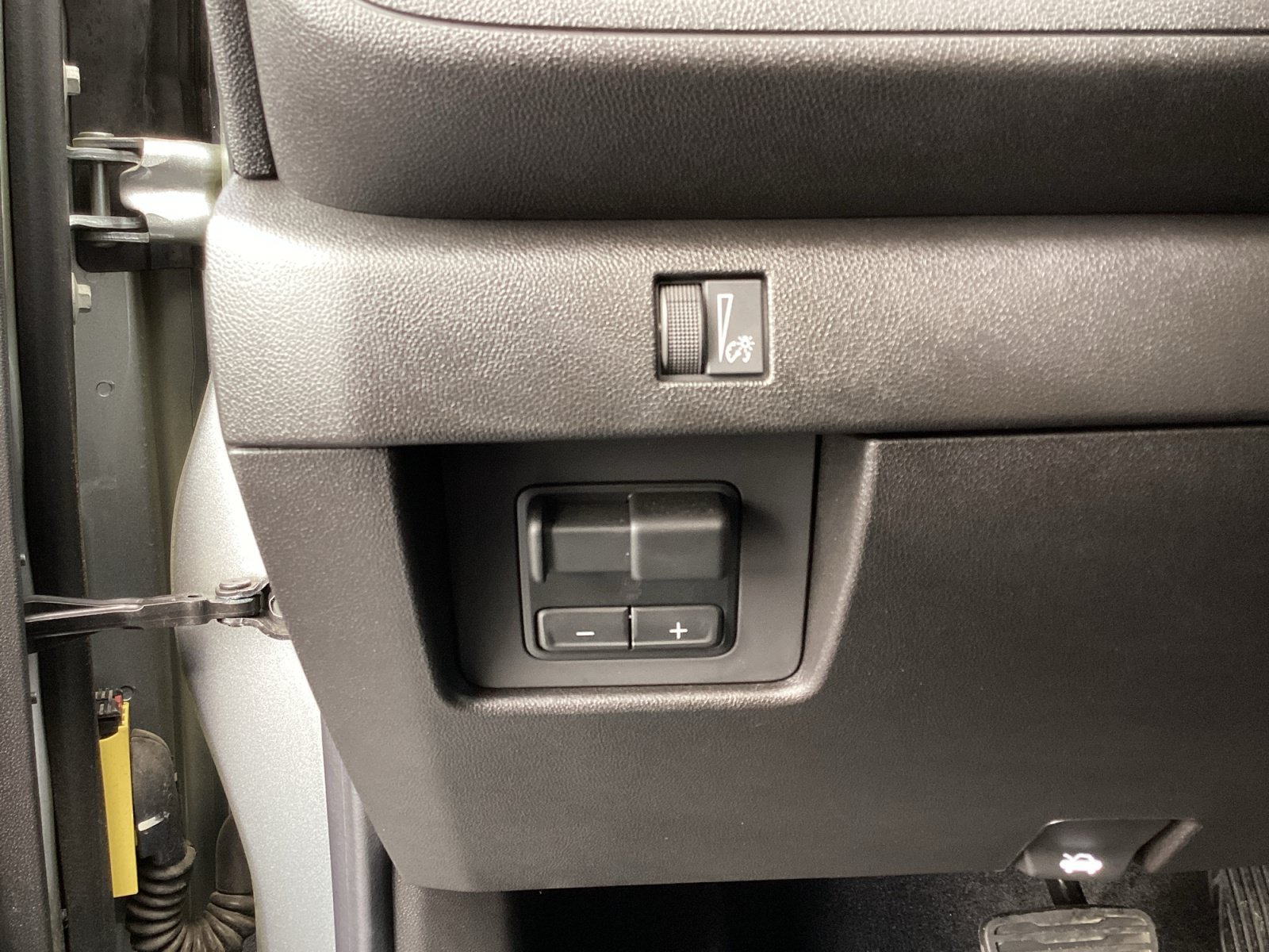 Used 2026 Sterling Gray Metallic Chevrolet Trail Boss image 28