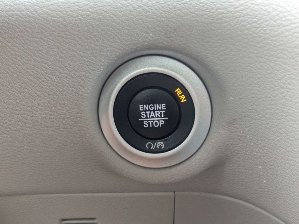 Used 2024 Silver Chrysler Touring L image 33