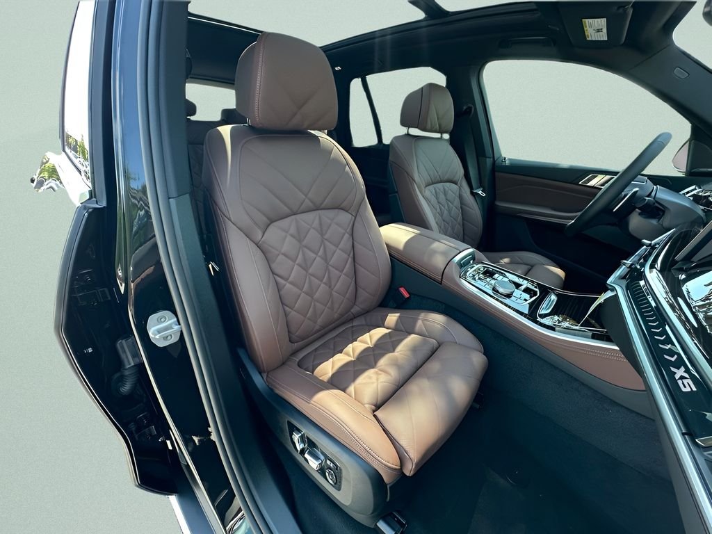 New 2026 Black Sapphire Metallic BMW xDrive50e image 23