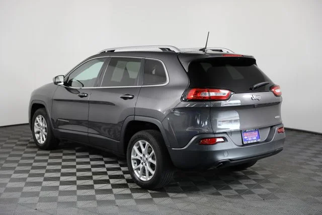 Used 2018 Gray Jeep Latitude Plus image 36