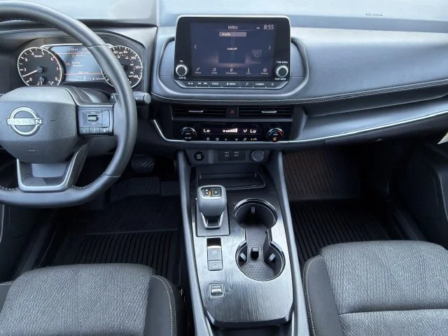 Used 2025 White/off-white Nissan SV FWD image 15
