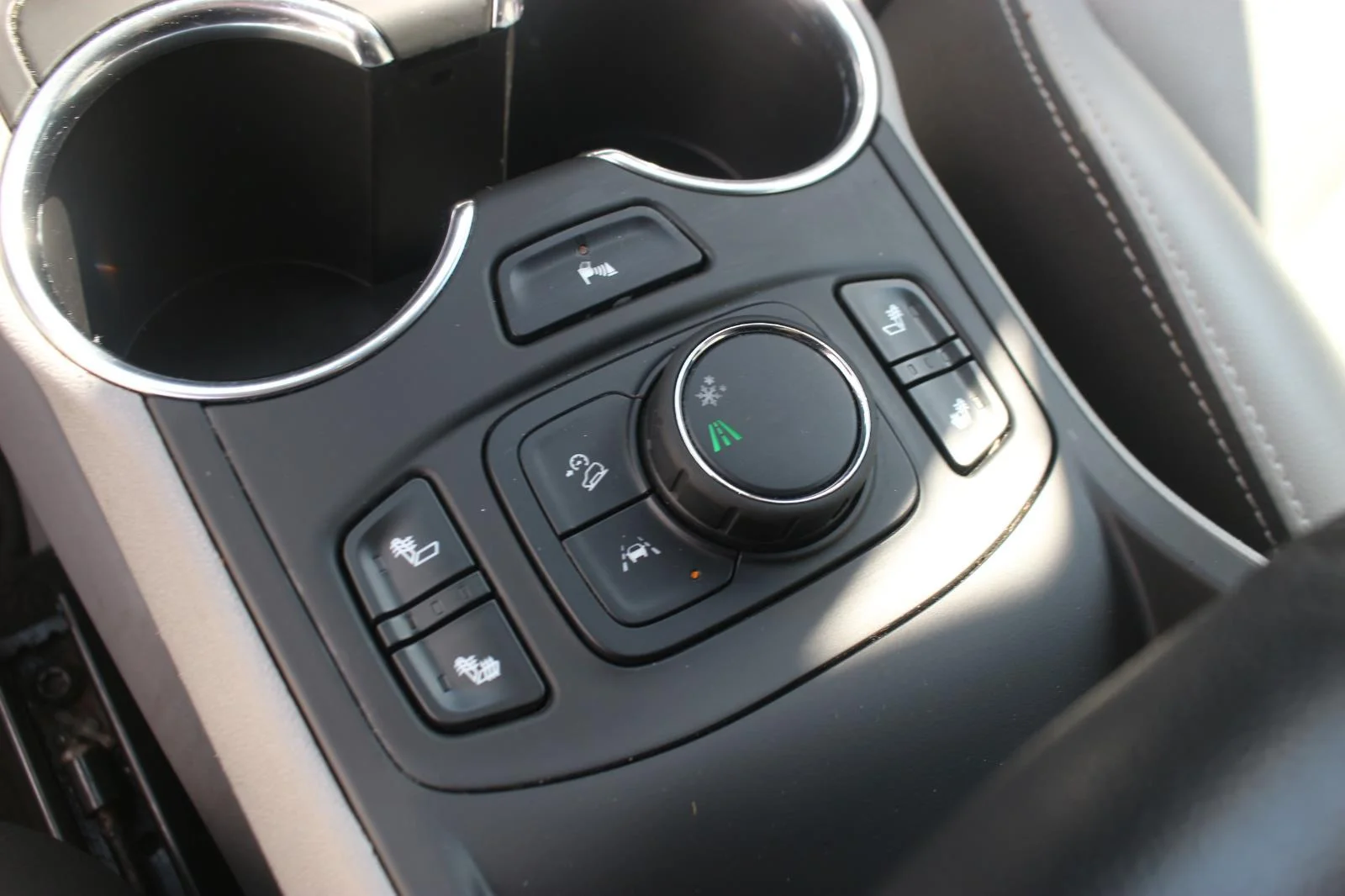 Used 2022 White Frost Tricoat GMC SLT image 25