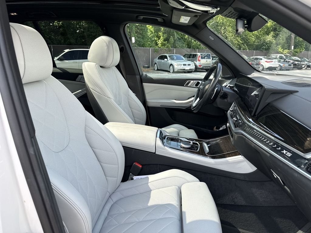 Certified Used 2024 White Metallic BMW xDrive40i image 24