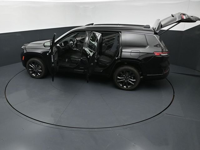 New 2026 Diamond Black Crystal Pearl-Coat Exterior Paint Jeep Limited image 27