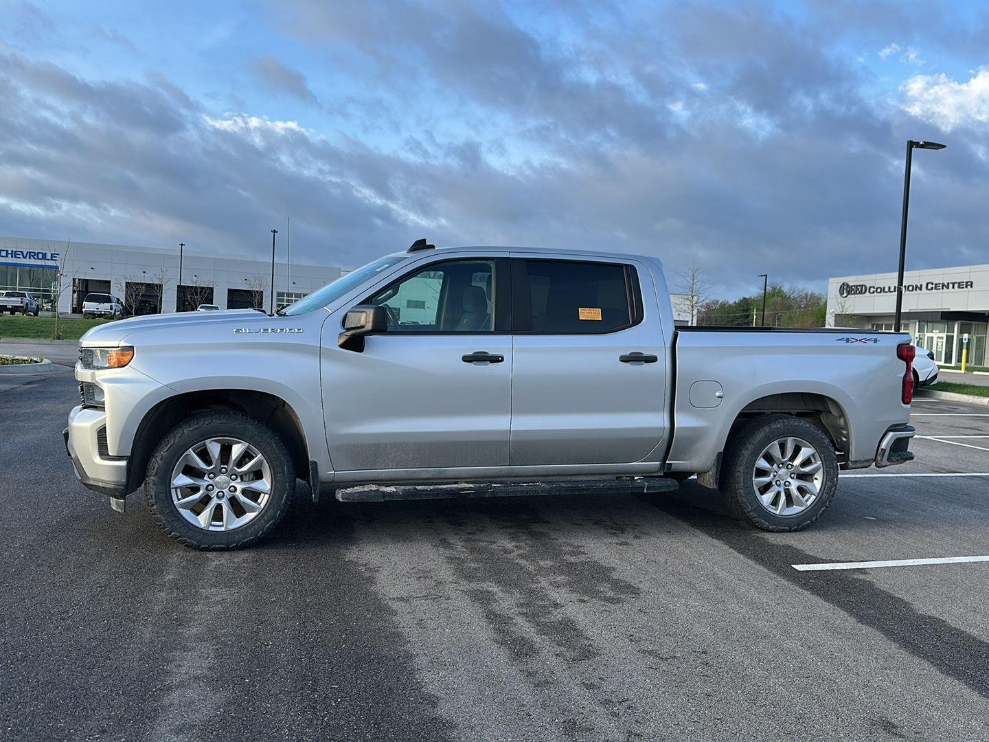 Used 2020 Chevrolet Silverado 1500 Custom with VIN 1GCUYBEFXLZ122285 for sale in Kansas City
