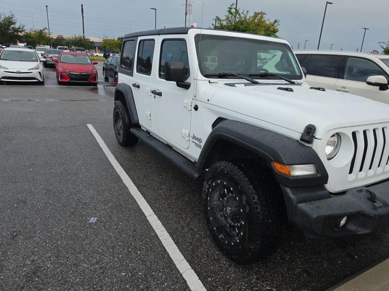 Used 2019 White/off-white Jeep Unlimited Sport S image 2