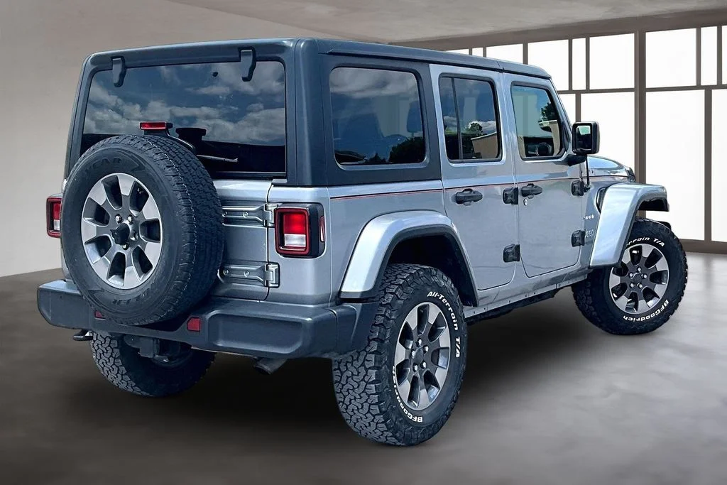 Used 2019 Silver Jeep Unlimited Sahara image 6