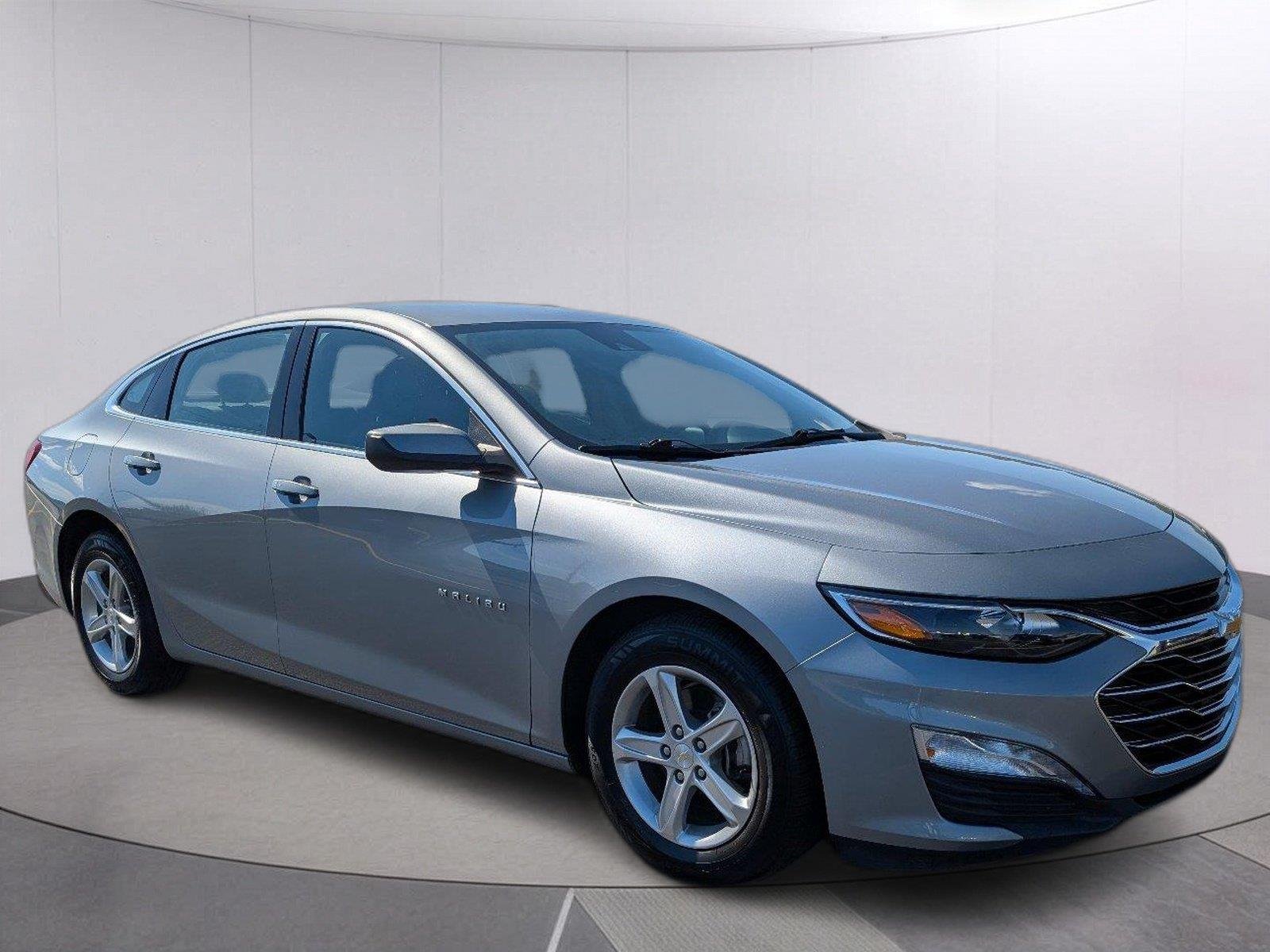 Used 2023 STERLING GRAY METALLIC Chevrolet LT image 9