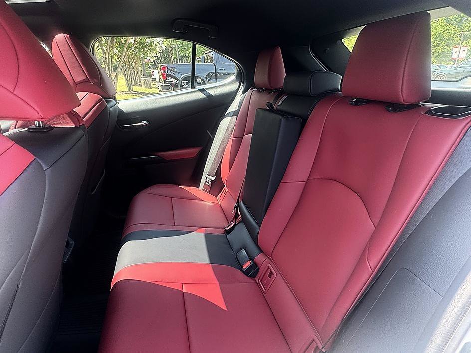Used 2023 Ultra White Lexus UX 250h F SPORT Handling image 11