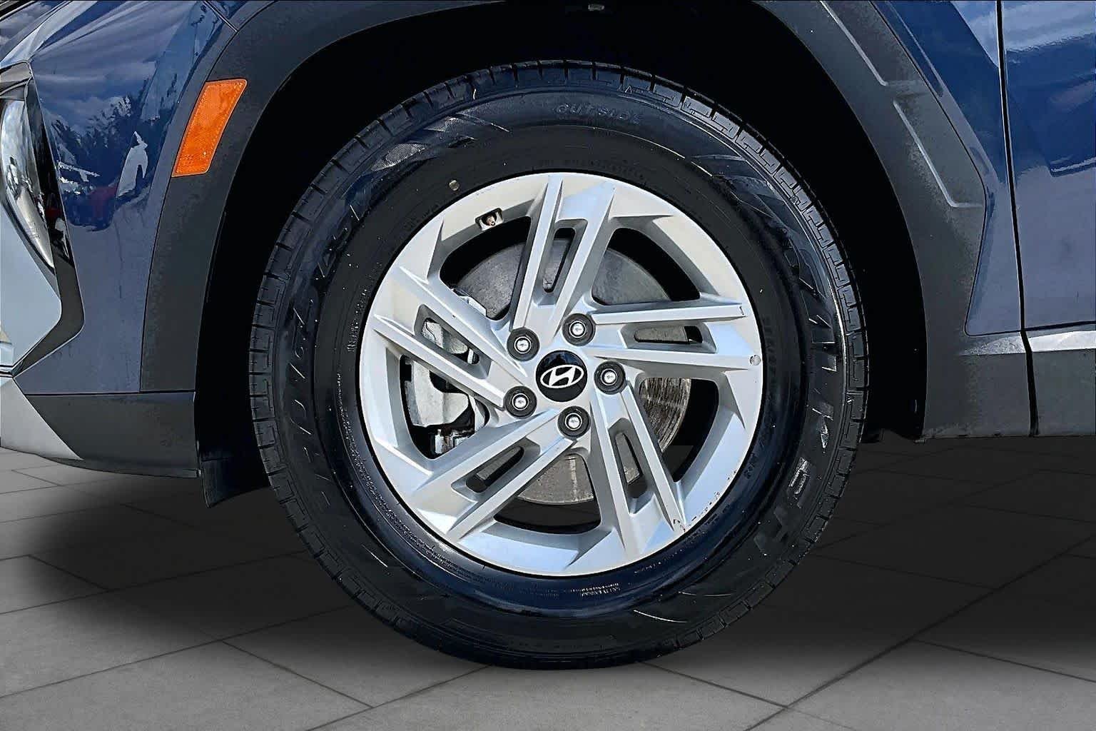 Used 2025 Atlantis Blue Hyundai SE image 9