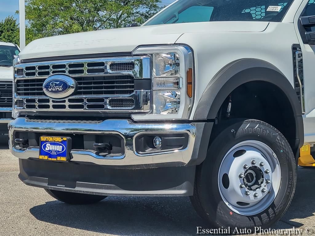 New 2025 Oxford White Ford F-450® XL image 2