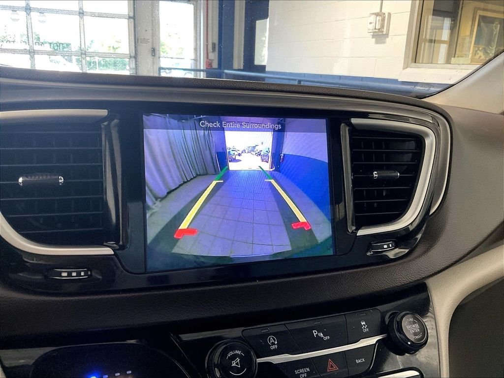 Used 2017 Black Chrysler Touring L image 20