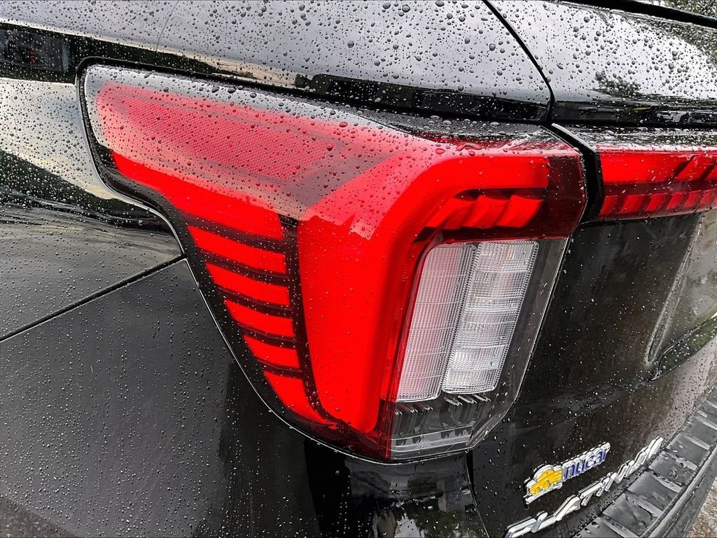 Used 2025 Black Metallic Ford Platinum image 35