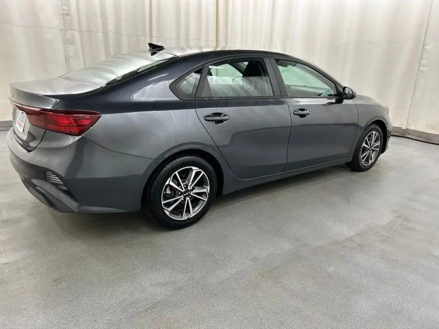 Used 2022 Gray Kia LXS image 4