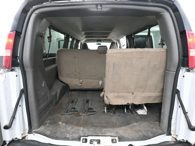 2017 Chevrolet Express Passenger LS - Photo 28
