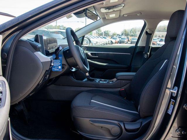 New 2026 Gray Hyundai SE image 9
