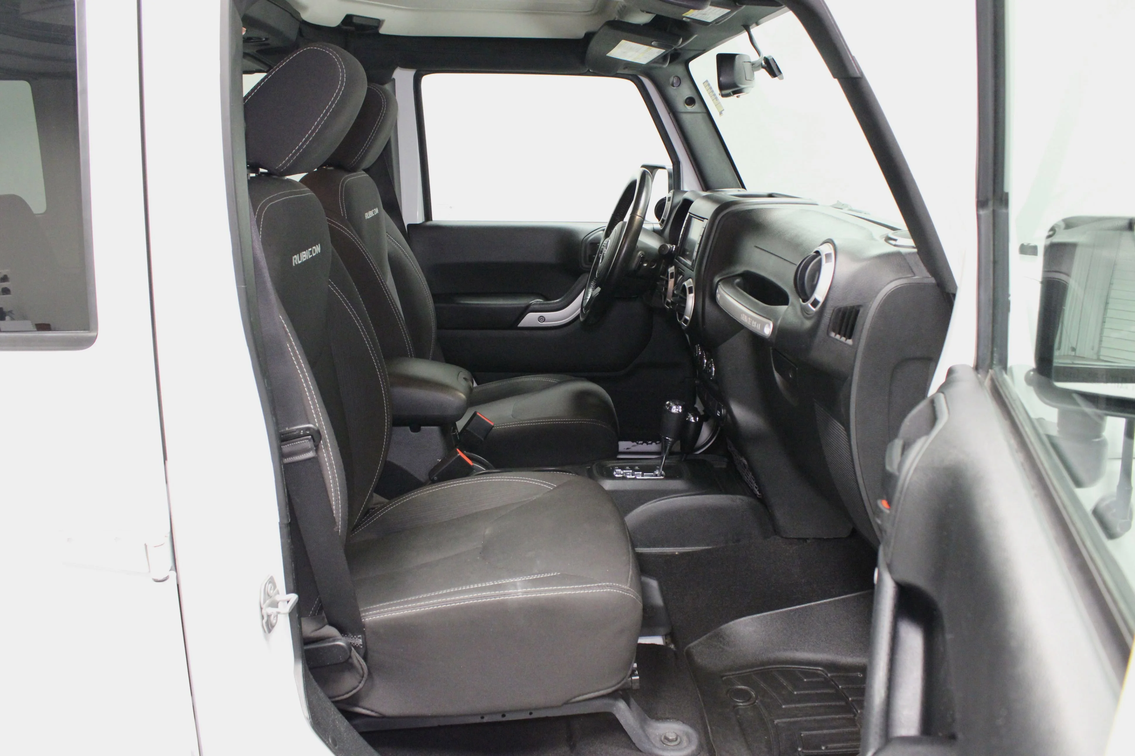 Used 2016 Bright White Clearcoat Jeep Rubicon image 15