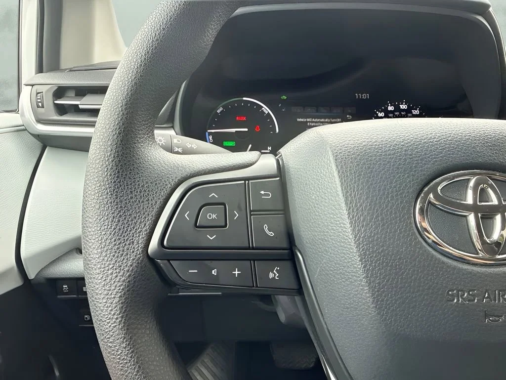 Used 2025 Ice Cap Toyota LE image 17