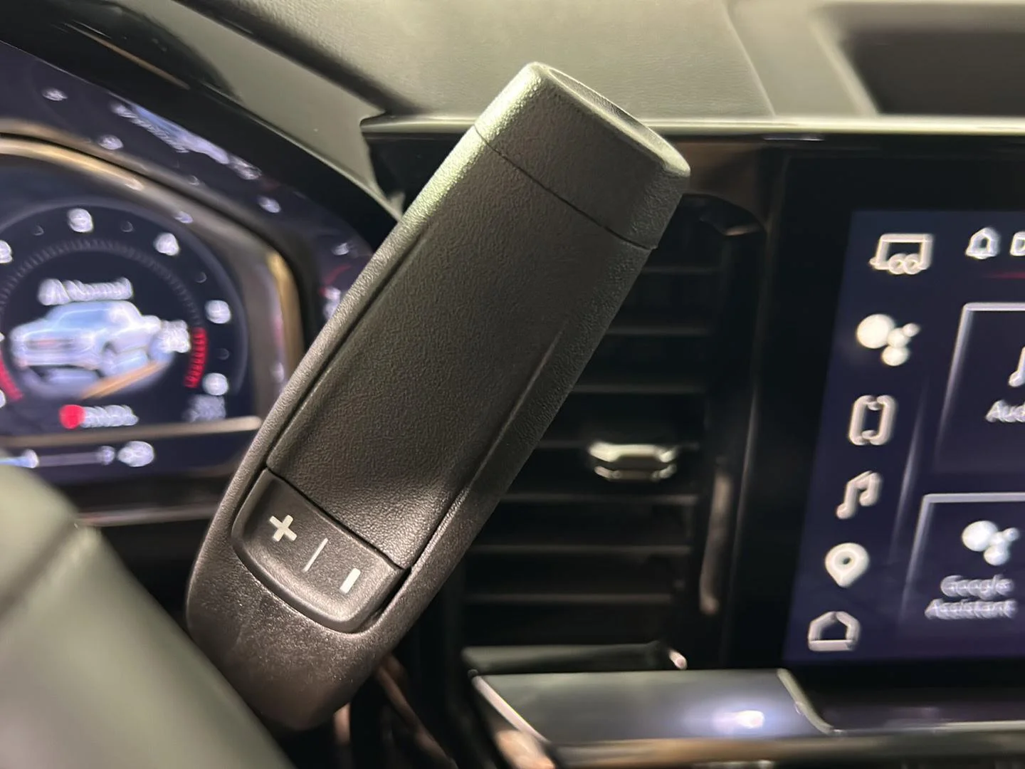 Used 2025 Summit White GMC Elevation image 23