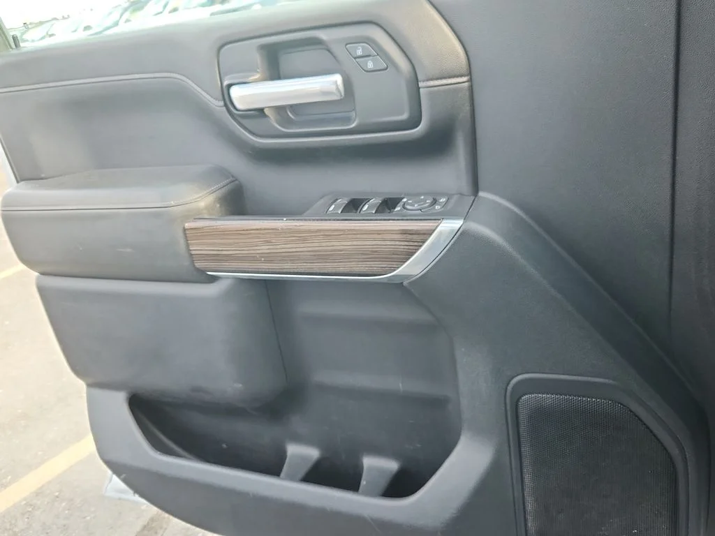 Used 2020 Silver Chevrolet LT image 9